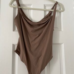 SKIMS fits everybody square neck body suit